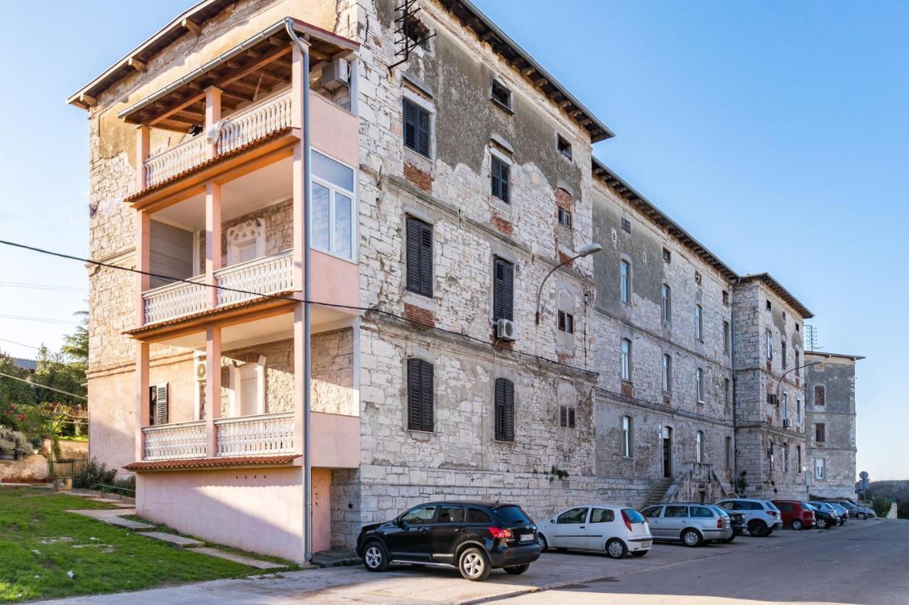 Apartman Lussi Пула Экстерьер фото