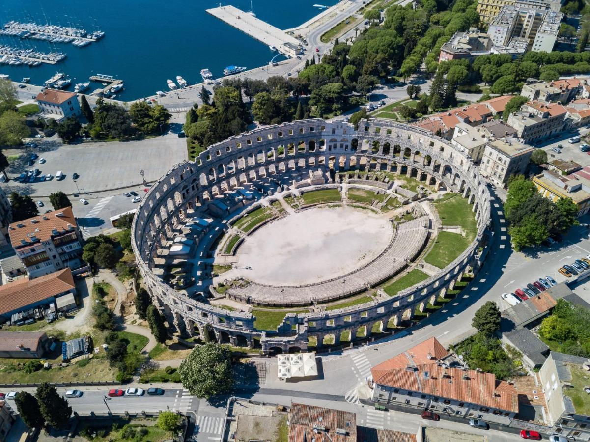 Apartman Lussi Пула Экстерьер фото
